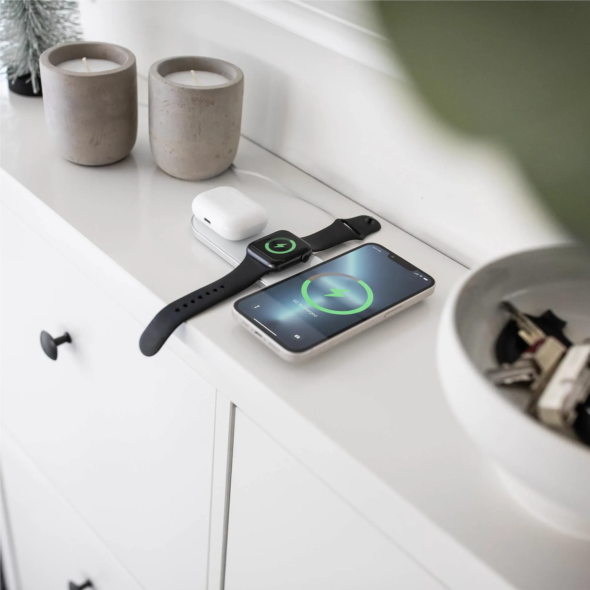 Vonmahlen Aura Home Charge Station (White)