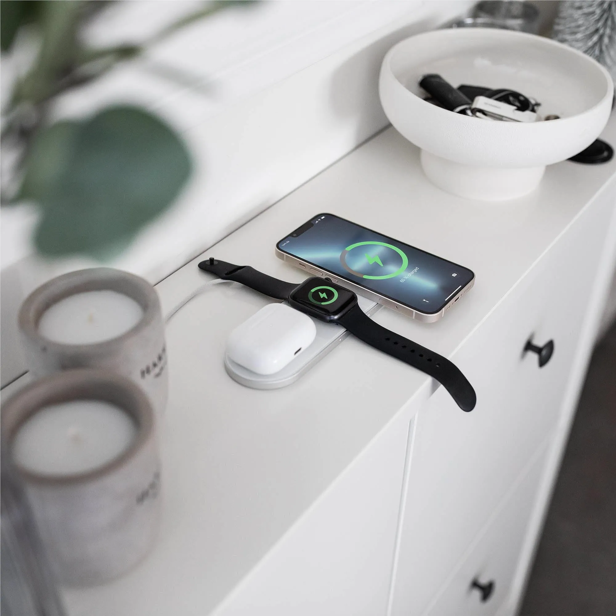Vonmahlen Aura Home Charge Station (White)